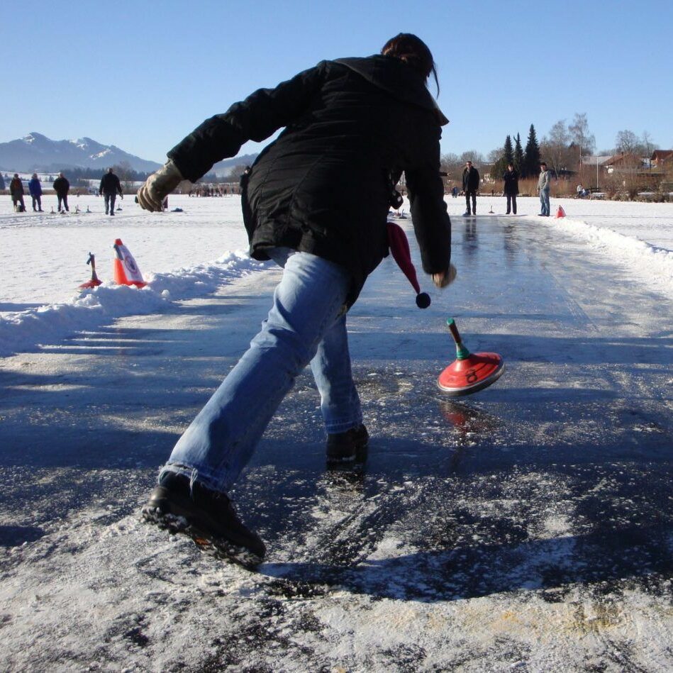 Eisstockschießen auf dem Hopfensee.